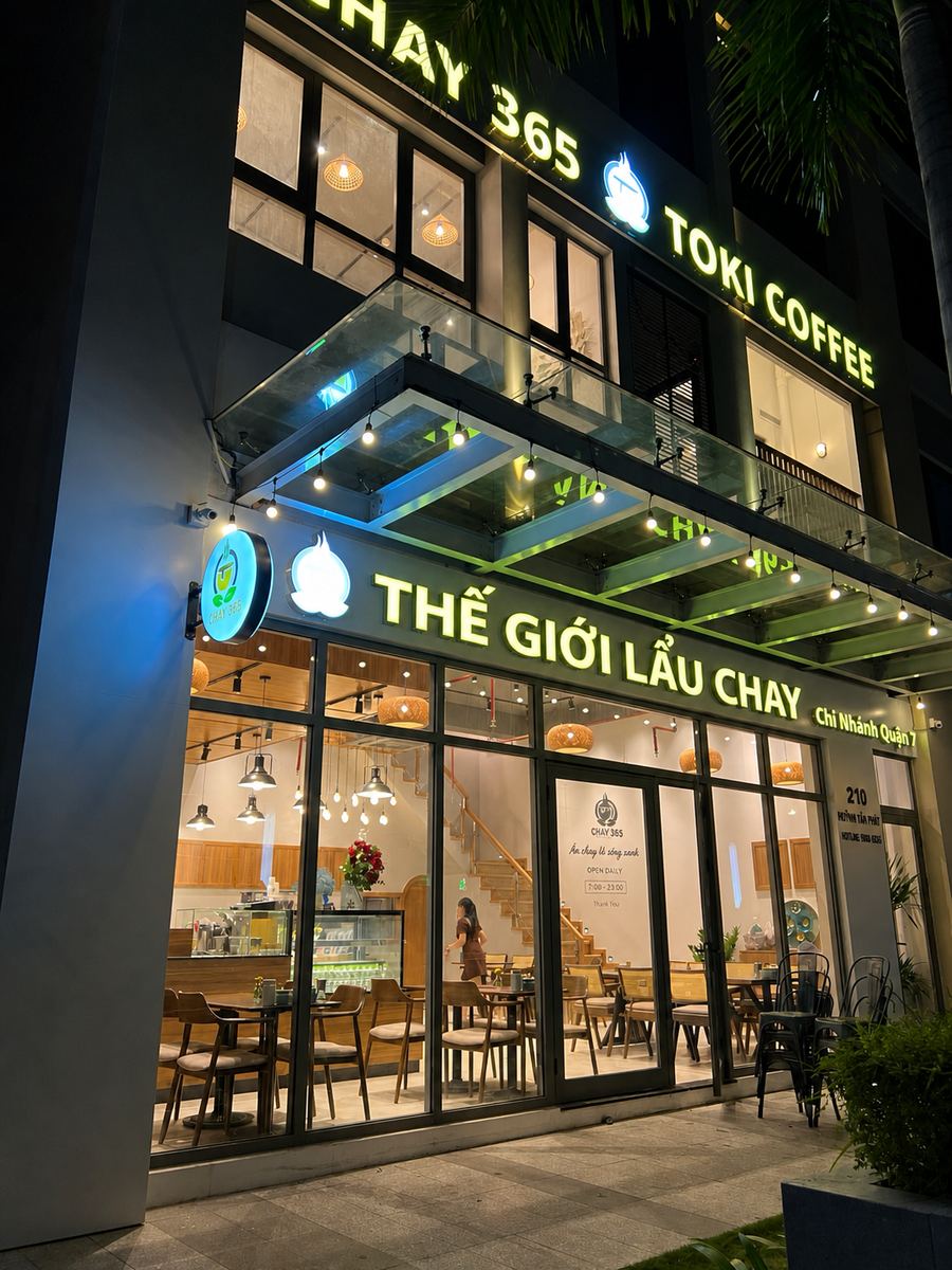 Chi nhánh Quận 7 - Thế Giới Lẩu Chay tại Thế Giới Lẩu Chay - Chay 365 facade đêm