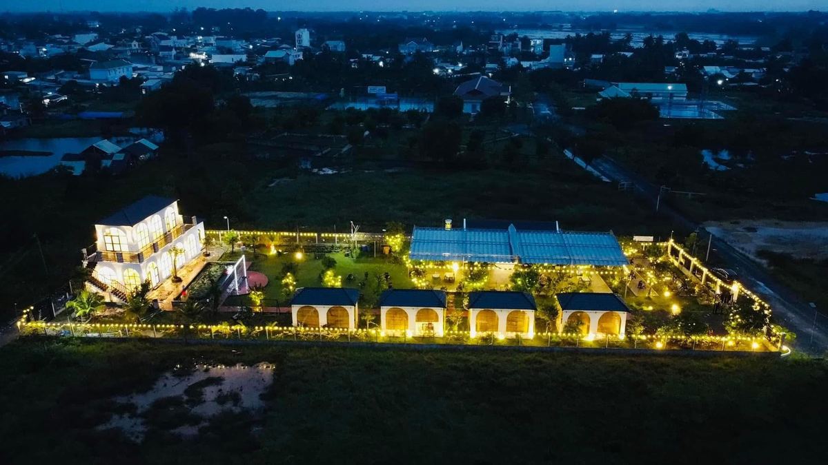 Aerial view Thế Giới Lẩu Chay - Sắc Màu Trảng Bàng 2,000m² Tây Ninh đêm